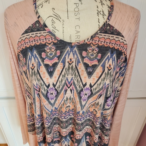 Plum & Thread Asymmetrical Top - Picture 2 of 11